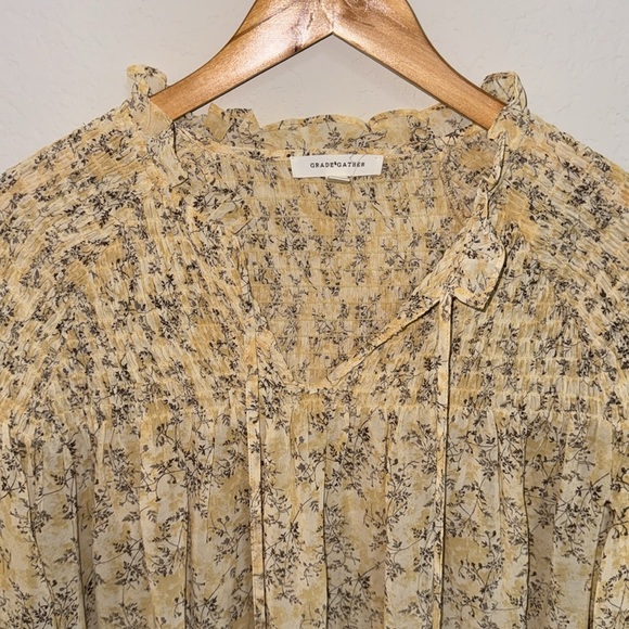 Flowy Pale Yellow Floral Blouse with smocking - Picture 9 of 10